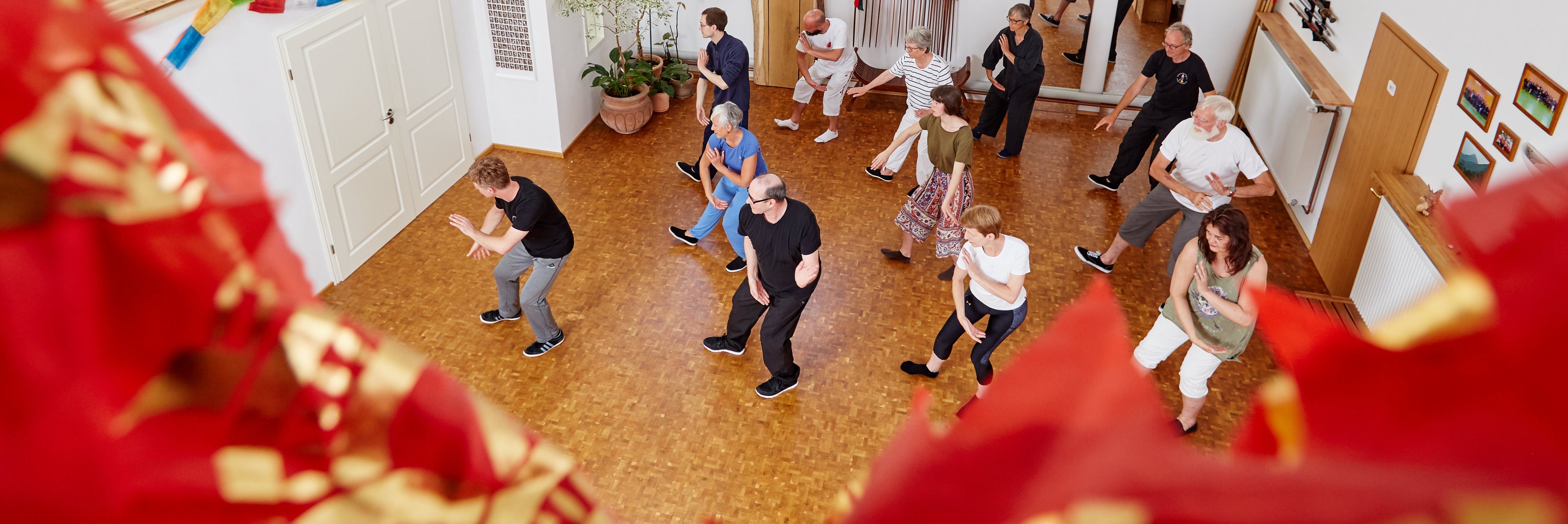 Michael Wille unterrichtet Yang Tai Chi in der Tai Chi und Qi Gong Schule in Hannover