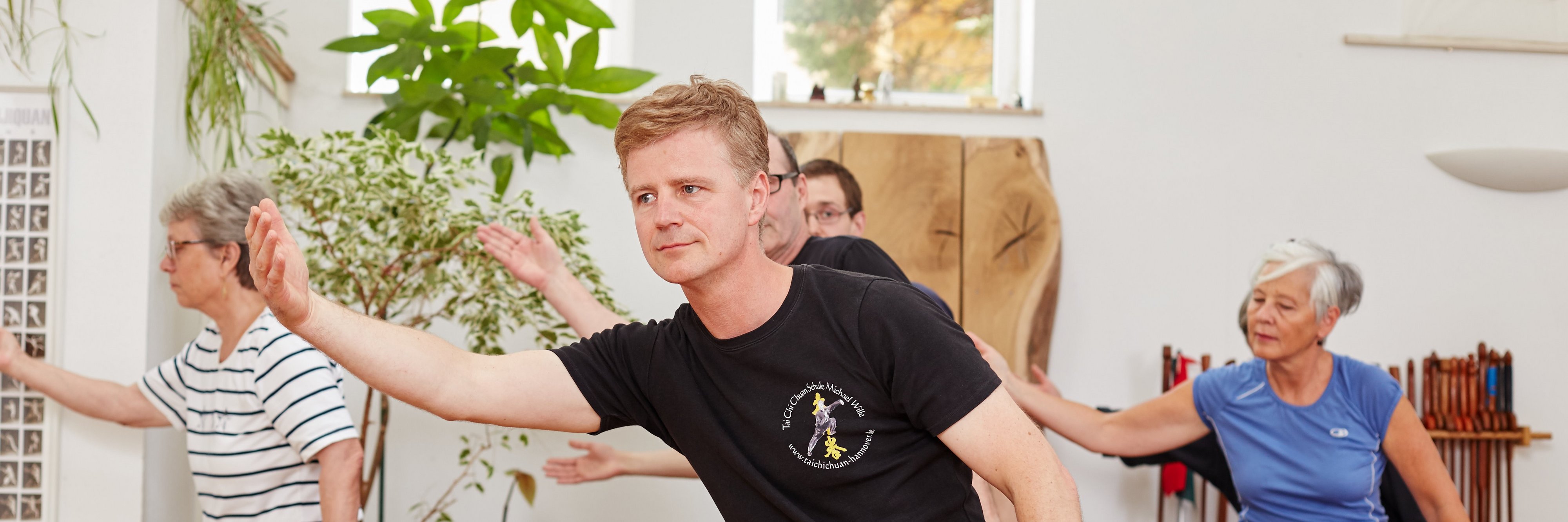 Michael Wille unterrichtet Yang Tai Chi in der Tai Chi und Qi Gong Schule in Hannover Michael Wille unterrichtet Yang Tai Chi in der Tai Chi und Qi Gong Schule in Hannover